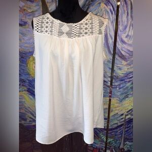 Hailey & Co. large cream sleeveless crocheted upper bodice